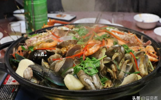 朋友齐聚厦门小饭店，要了几个菜花费不到600块，这没被宰吧？