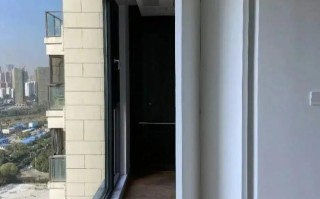 两个卧室通一个阳台怎么装修？