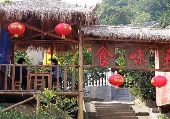 客餐厅射灯怎么布置? 农村饭店如何经营?-第4张图片 客餐厅射灯怎么布置? 农村饭店如何经营?-第4张图片