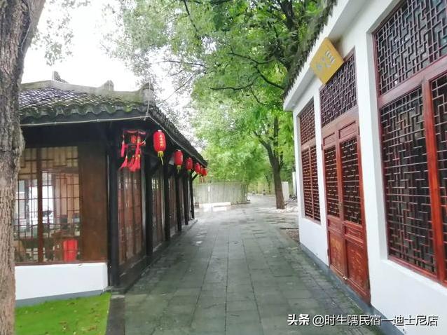 我是一家四星级仿古酒店的,我们要弄宣传栏,弄什么比较有新意?-第2张图片 我是一家四星级仿古酒店的,我们要弄宣传栏,弄什么比较有新意?-第2张图片