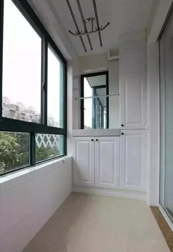 阳台两侧有玻璃怎么做柜子？-第2张图片