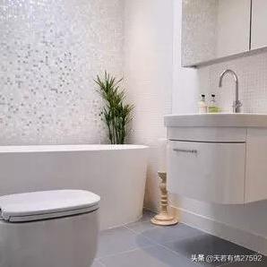 新房主卧室卫生间刚贴的地砖怎么有臭味？-第1张图片