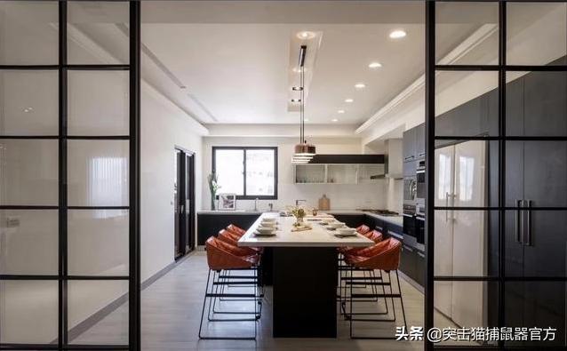 饭店用桌布什么颜色的搭配好看?餐桌桌布如何布置好看?-第2张图片 饭店用桌布什么颜色的搭配好看?餐桌桌布如何布置好看?-第2张图片
