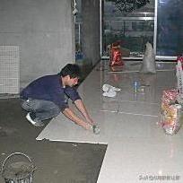 客厅铺瓷砖卧室地板两个地面高度落差不一样怎么办-？-第1张图片