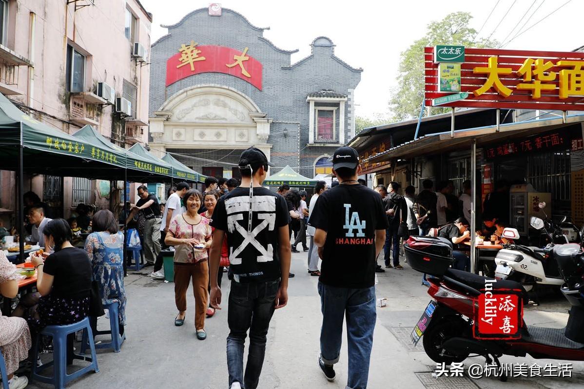 吃了这四家镇江代表性的网红面馆,基本就成了镇江锅盖面的全科生-第3张图片 吃了这四家镇江代表性的网红面馆,基本就成了镇江锅盖面的全科生-第3张图片