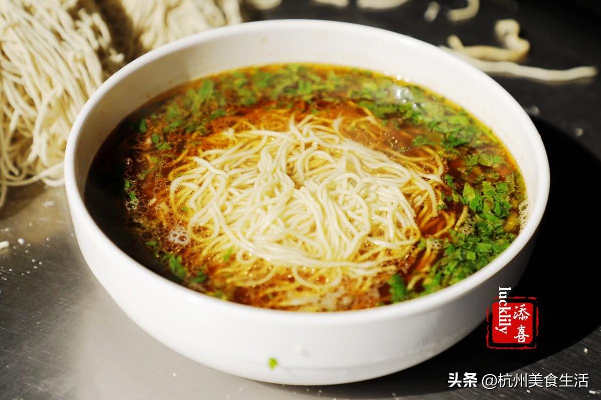 吃了这四家镇江代表性的网红面馆,基本就成了镇江锅盖面的全科生-第13张图片 吃了这四家镇江代表性的网红面馆,基本就成了镇江锅盖面的全科生-第13张图片