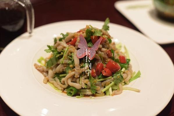 酒店餐厅的装修风格,大排档消费水平,18个人20道菜,人均才90元-第4张图片 酒店餐厅的装修风格,大排档消费水平,18个人20道菜,人均才90元-第4张图片