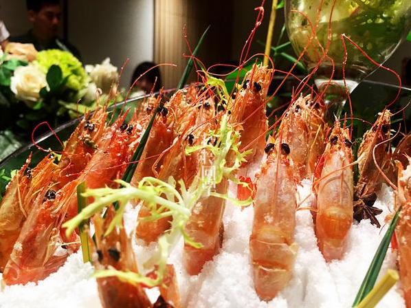 酒店餐厅的装修风格,大排档消费水平,18个人20道菜,人均才90元-第7张图片 酒店餐厅的装修风格,大排档消费水平,18个人20道菜,人均才90元-第7张图片