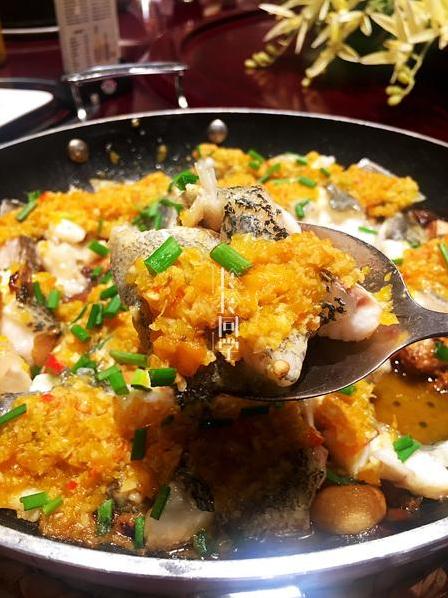 酒店餐厅的装修风格,大排档消费水平,18个人20道菜,人均才90元-第8张图片 酒店餐厅的装修风格,大排档消费水平,18个人20道菜,人均才90元-第8张图片