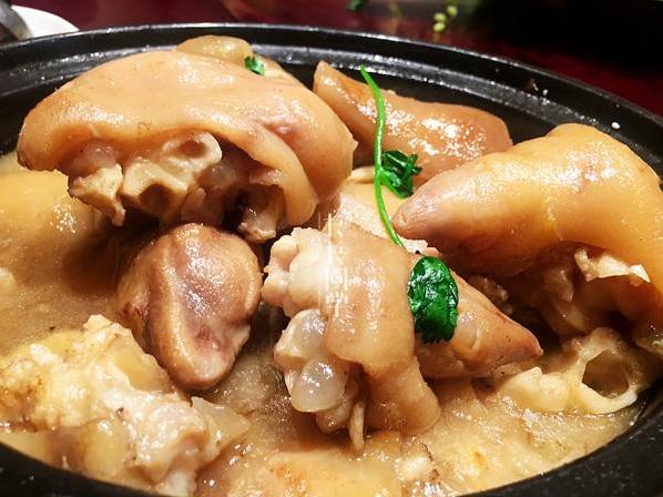 酒店餐厅的装修风格,大排档消费水平,18个人20道菜,人均才90元-第9张图片 酒店餐厅的装修风格,大排档消费水平,18个人20道菜,人均才90元-第9张图片