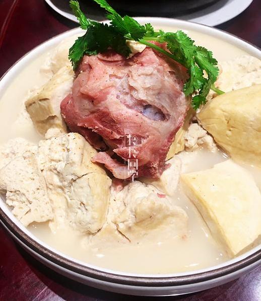酒店餐厅的装修风格,大排档消费水平,18个人20道菜,人均才90元-第13张图片 酒店餐厅的装修风格,大排档消费水平,18个人20道菜,人均才90元-第13张图片