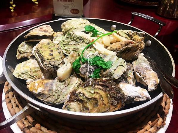 酒店餐厅的装修风格,大排档消费水平,18个人20道菜,人均才90元-第22张图片 酒店餐厅的装修风格,大排档消费水平,18个人20道菜,人均才90元-第22张图片