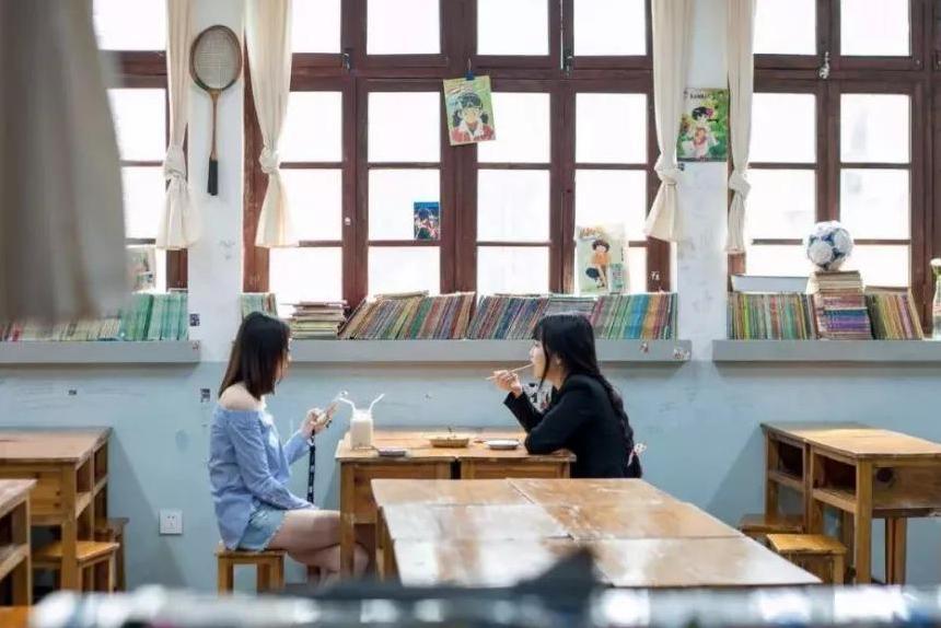 不只是喜茶、茶颜悦色 这些奶茶店的装修也很精彩-第31张图片