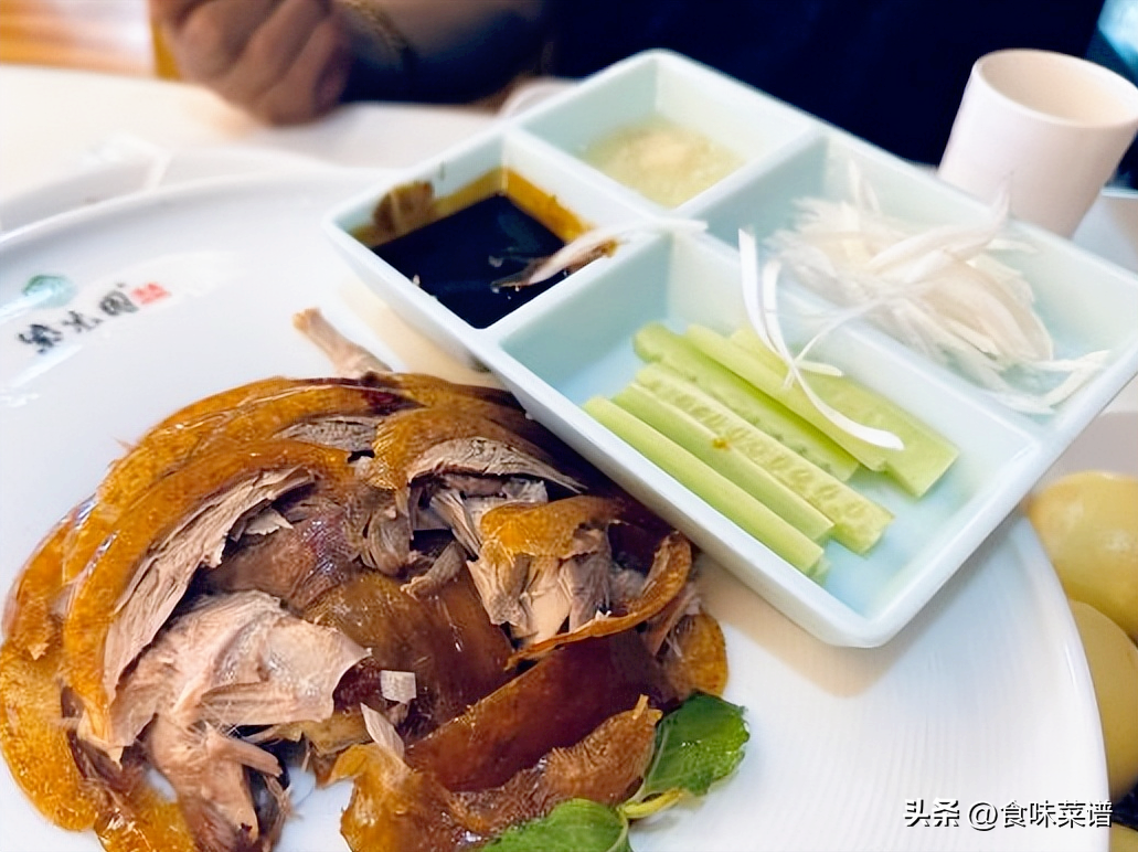 生意最红火的12家烤鸭店,酥香美味,吃过10种的,您是正宗老北京-第9张图片 生意最红火的12家烤鸭店,酥香美味,吃过10种的,您是正宗老北京-第9张图片