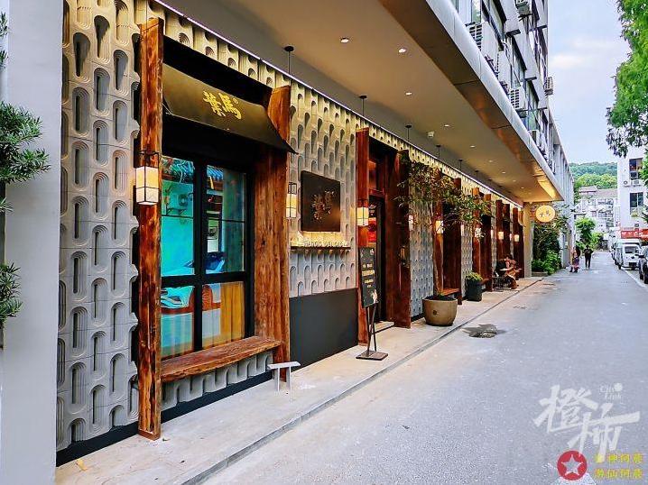 米其林、黑珍珠、必吃榜……这家“大满贯”餐厅又开新店啦!国风侘寂感装修很美,老板“私藏菜”更值得期待!-第2张图片 米其林、黑珍珠、必吃榜……这家“大满贯”餐厅又开新店啦!国风侘寂感装修很美,老板“私藏菜”更值得期待!-第2张图片