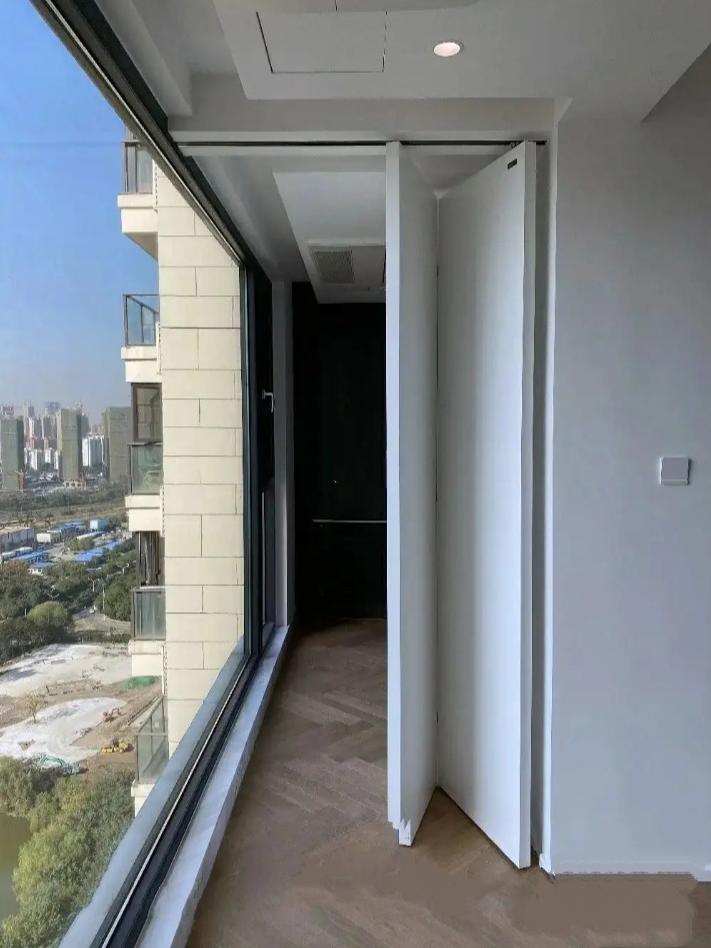 东边户在东边有个阳台，南边卧室带了一个小阳台怎么装好看？-第7张图片