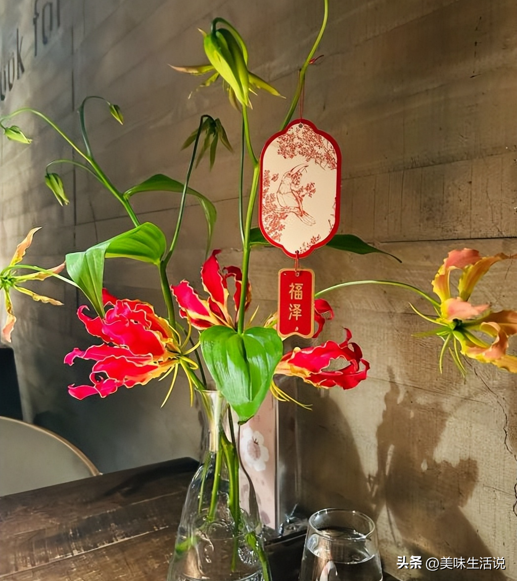 布满鲜花浪漫气息十足的西式餐厅,菜品美味又不失格调很适合约会-第2张图片 布满鲜花浪漫气息十足的西式餐厅,菜品美味又不失格调很适合约会-第2张图片